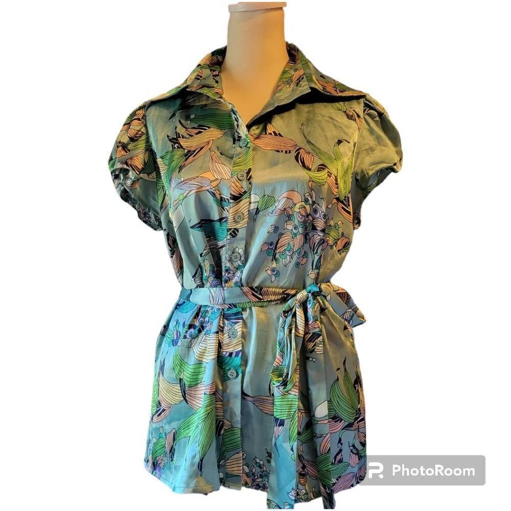 BCBGMaxAzria Short Sleeve Patterned Blouse Size Medium